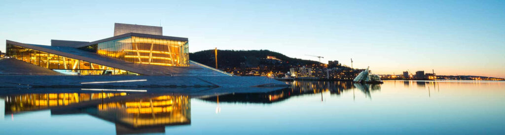 Oslo Opera House Twilight Wallpaper - Serene Cityscape Reflection