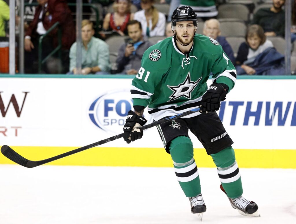 Tyler Seguin Dallas Stars in green black uniform action shot against Los Angeles Kings arena backdrop Wallpaper