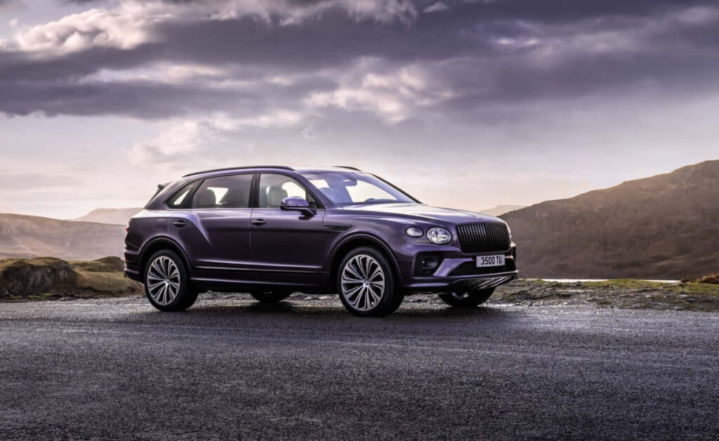 Graceful Bentley Bentayga: The Epitome of Luxury and Power in Scenic Surroundings Wallpaper