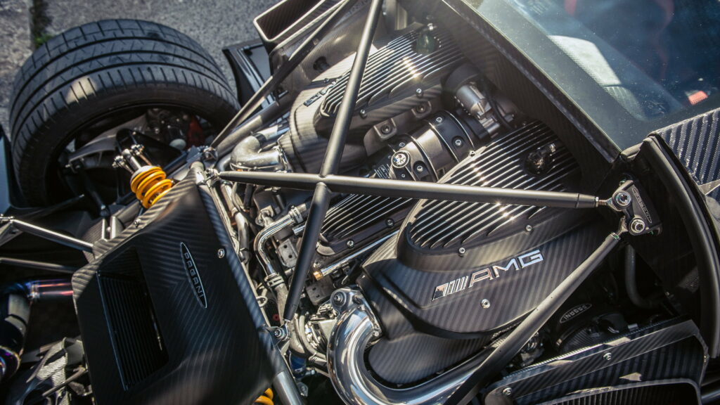 Ultimate Power Unleashed: Pagani Huayra's Turbocharged Engine in Stunning 4K Wallpaper