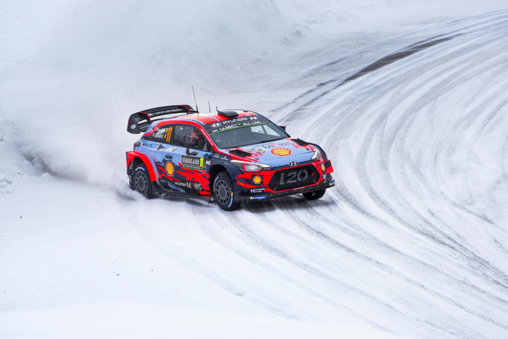Blazing through the Winter Wonderland: Hyundai i20 Coupe Conquers the Snowy Rally Track! Wallpaper