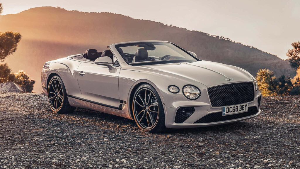 Luxurious Elegance on Wheels: Bentley's Unmatched Craftsmanship and Style Wallpaper
