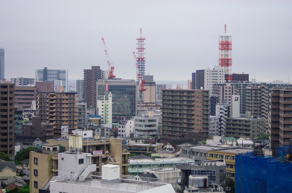 Urban Cityscape Wallpaper: Modern & Traditional Architecture