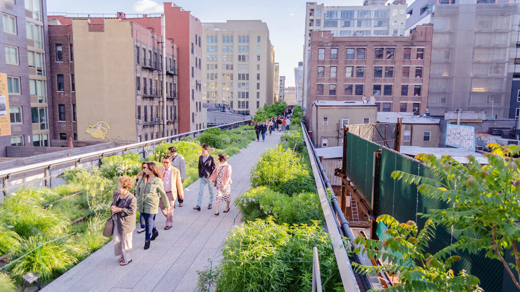 Urban Greenery Bliss: People Enjoying High Line's Scenic Strolls Wallpaper