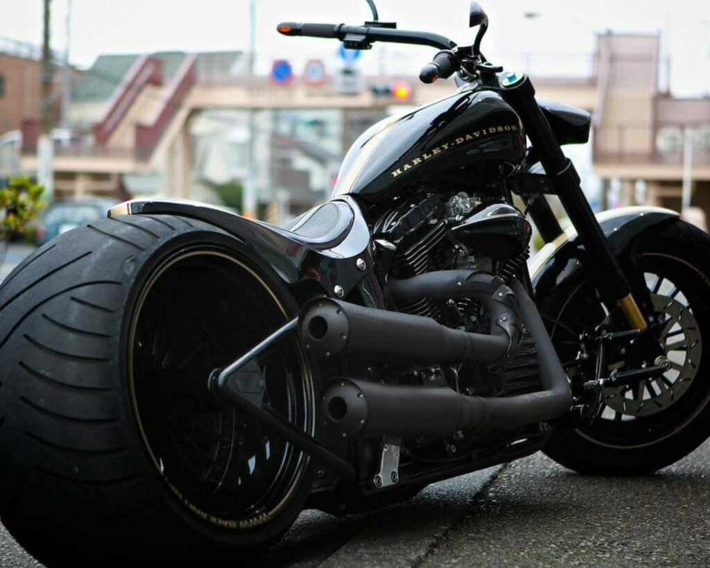 Bold Harley Davidson Chopper Wallpaper with Urban Vibes
