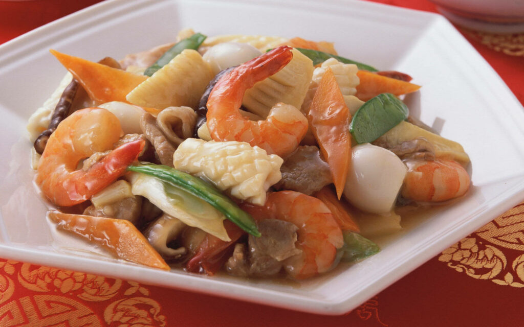 Vibrant 4K Wallpaper: Buttered Shrimp & Colorful Veggies Dish