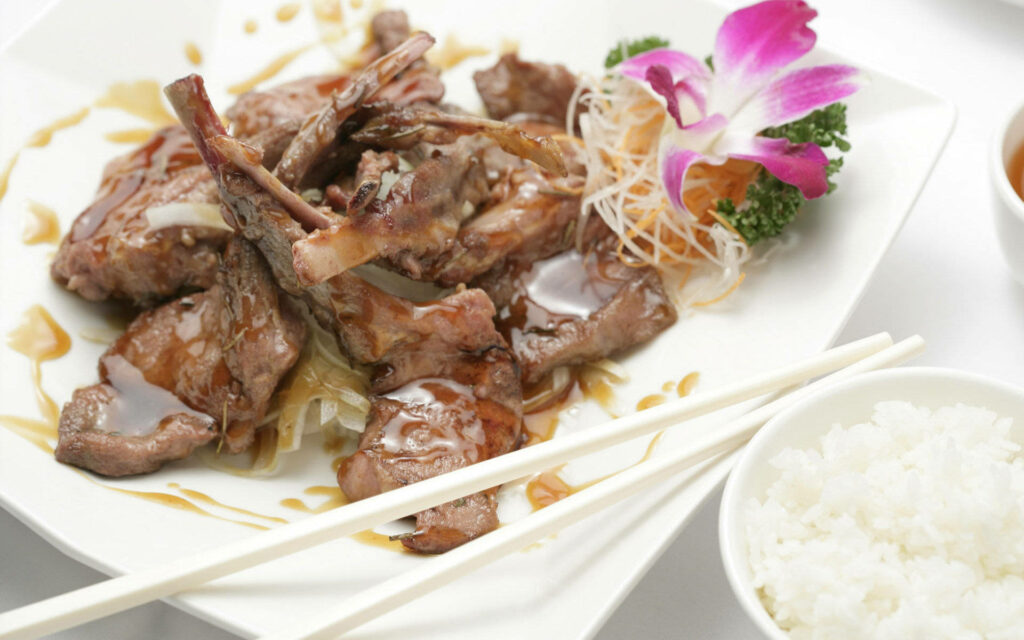 Vibrant 4K Wallpaper of Chinese Glazed Pork Tenders with Rice