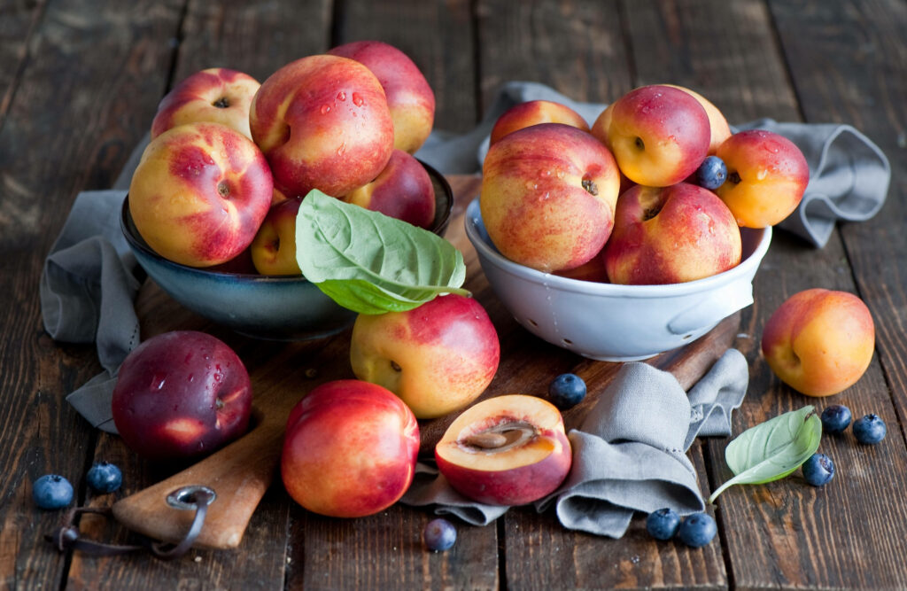Vibrant 4K Nectarines & Blueberries Wallpaper on Rustic Wood