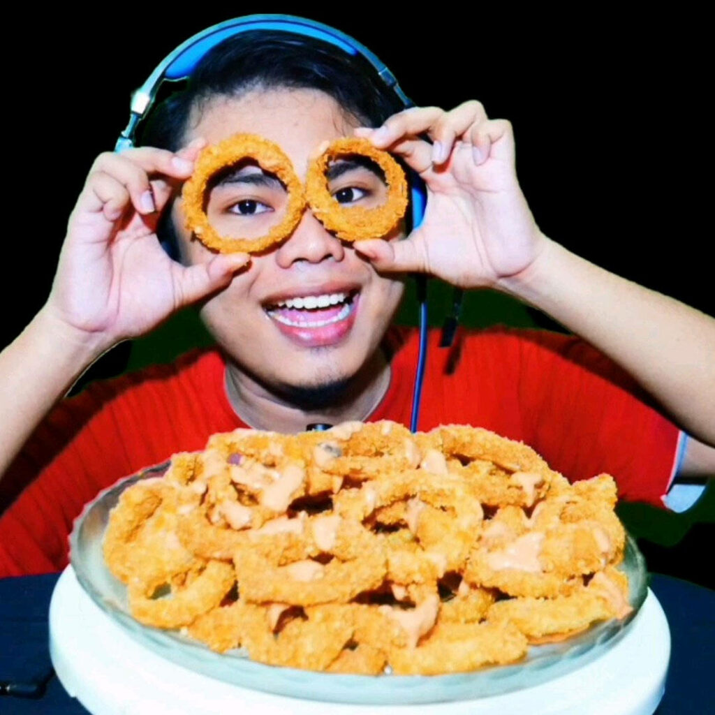 Cheerful ASMR Wallpaper: Fun Headphones & Playful Onion Rings Decor