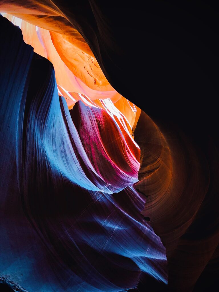 Vibrant Abstract Stone Wallpaper with Flowing Stripes and Colors