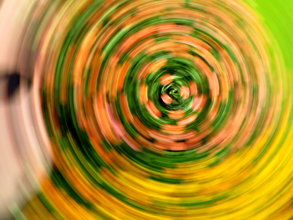 Vibrant Abstract Wallpaper: Dynamic Green, Red, Yellow Patterns
