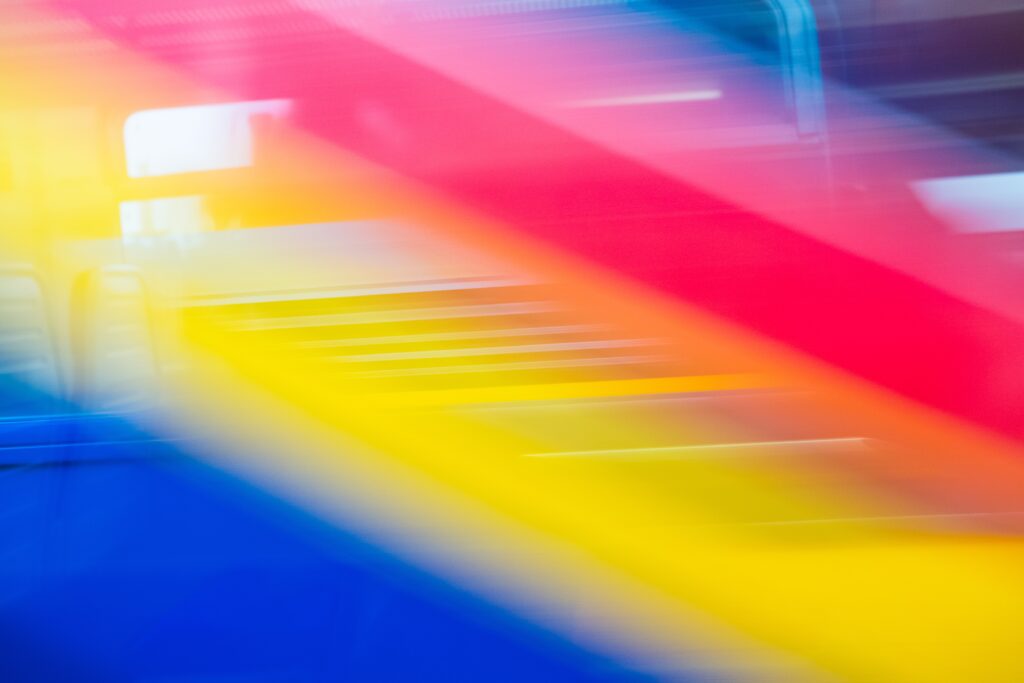 Vibrant Abstract Wallpaper: Dynamic Light & Colorful Streaks