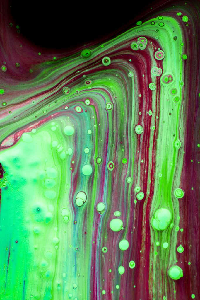 Vivid Green & Magenta Abstract Wallpaper with Dynamic Fluid Design