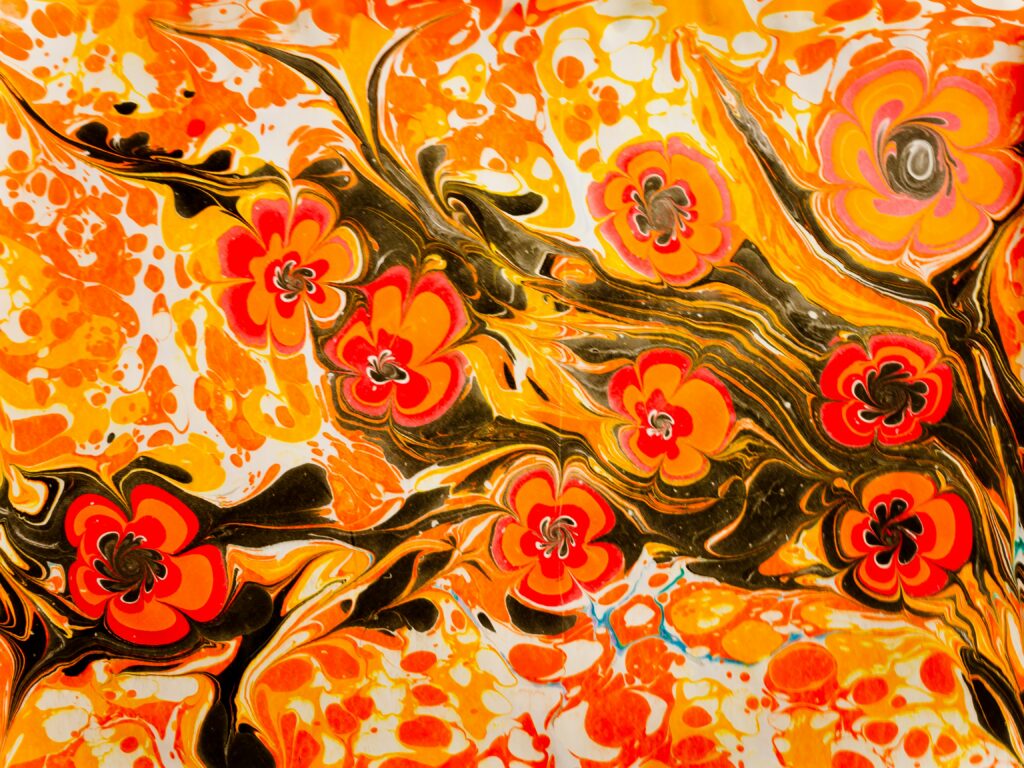 Captivating Abstract Wallpaper: Fluid Paint Patterns & Floral Fusion
