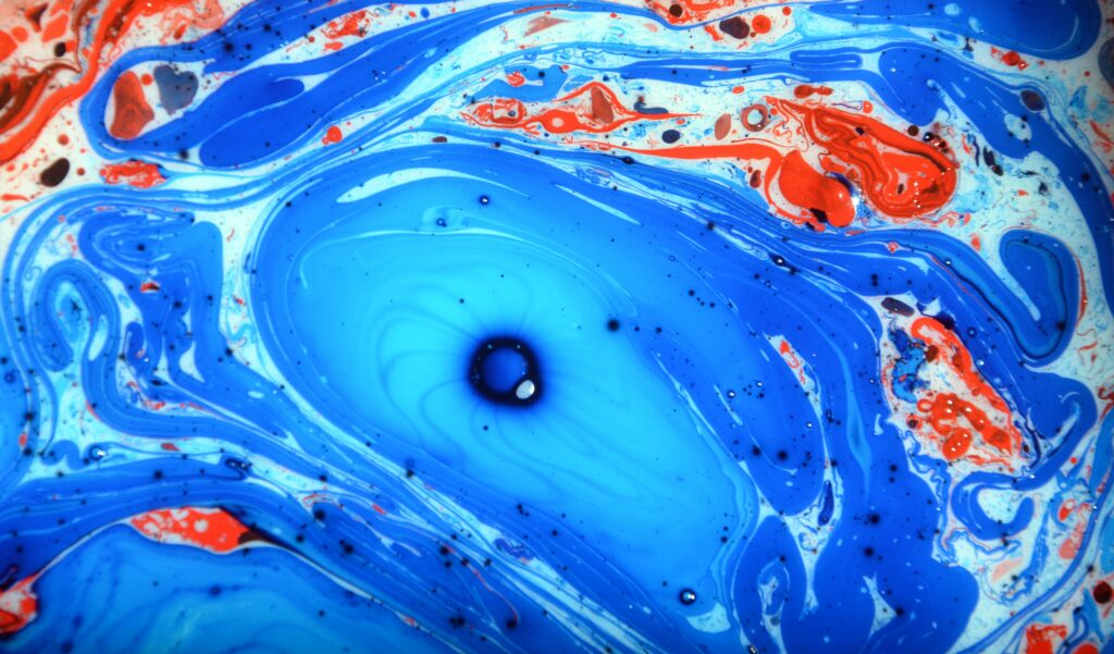 Vibrant Abstract Wallpaper: Fluid Blue Patterns with Red Accents
