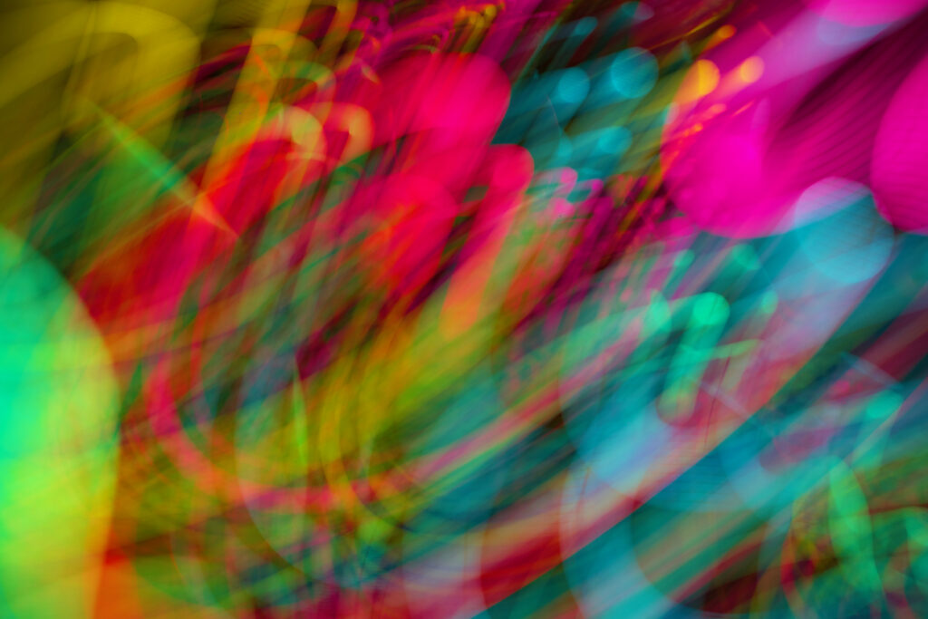 Vibrant Abstract Wallpaper: Dynamic Freezelight Patterns