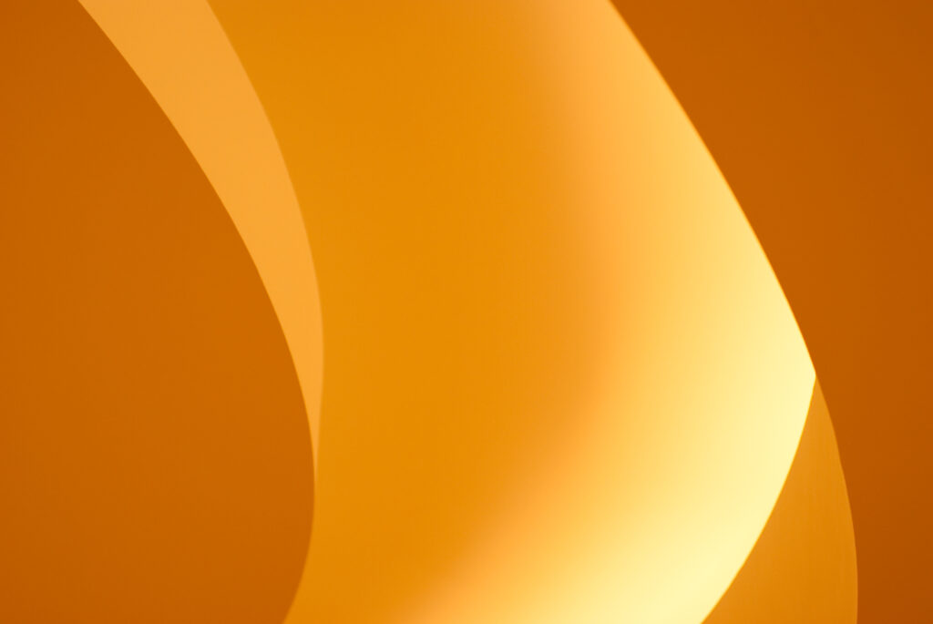 Dynamic Abstract Orange Wallpaper with Flowing Curves Background