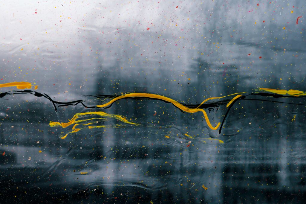 Vibrant Abstract Wallpaper: Modern Art with Spots & Streaks on Glass