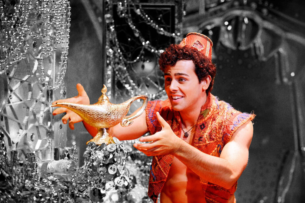 Enchanting Aladdin Wallpaper: Iconic Magic Lamp Scene Background