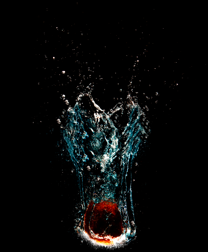Vibrant Apple Splash Wallpaper | Dynamic Water on Dark Background