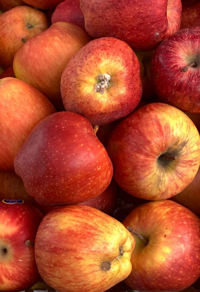Vibrant Red Apple Wallpaper: Fresh, Close-Up Texture Background