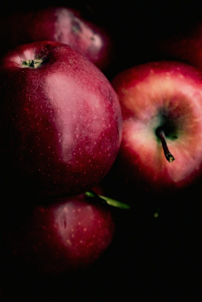 Vibrant Red Apples Wallpaper: Rich Texture & Glossy Finish