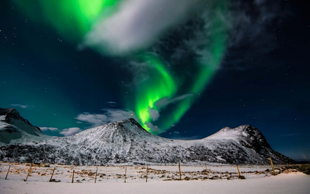 Stunning Aurora Borealis Wallpaper: Green & Blue Night Sky Landscape