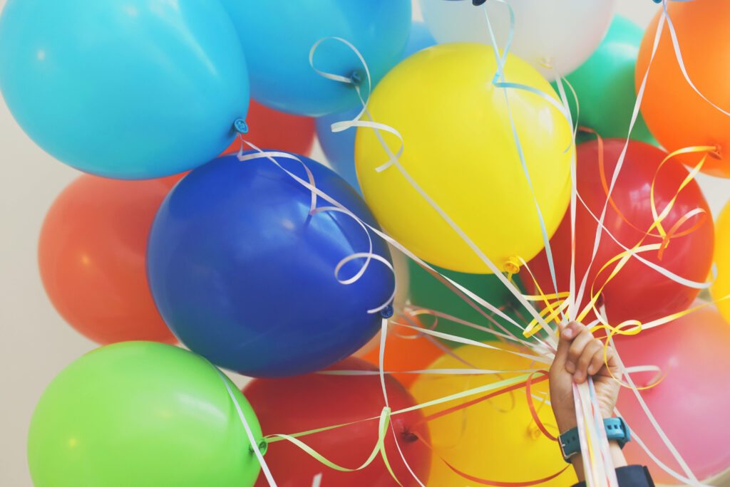 Vibrant Balloon Wallpaper: Festive Blue, Yellow, Green & Red Design