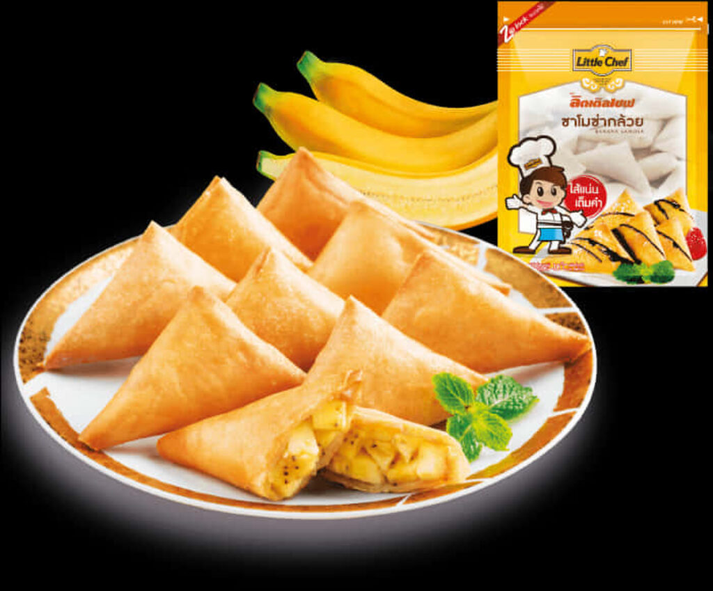 Vibrant Banana Samosas: Crispy Treats with Fresh Bananas Background Wallpaper