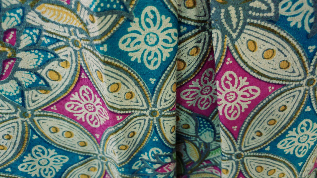 Vibrant Batik Wallpaper: Intricate Geometric Floral Patterns