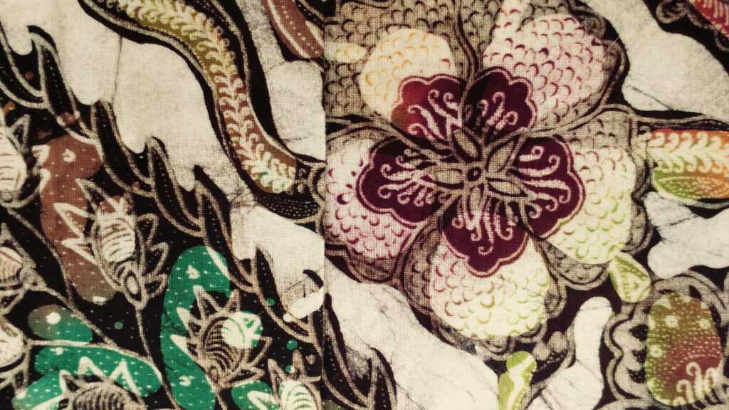 Vibrant Batik Wallpaper with Intricate Abstract Floral Patterns