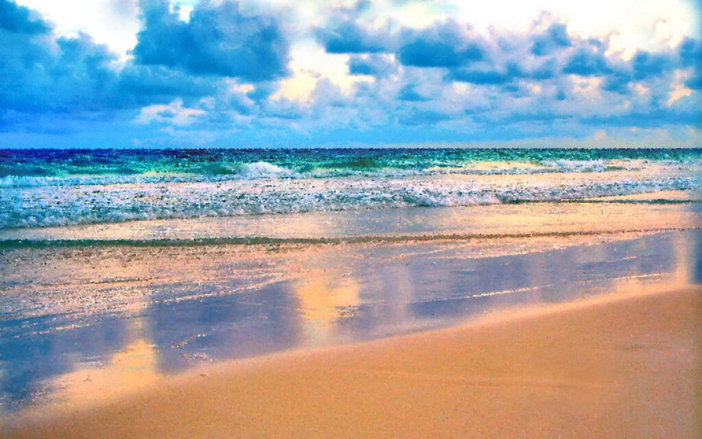 Vibrant Beach Scene Wallpaper: Tranquil Waves & Cloud Reflections