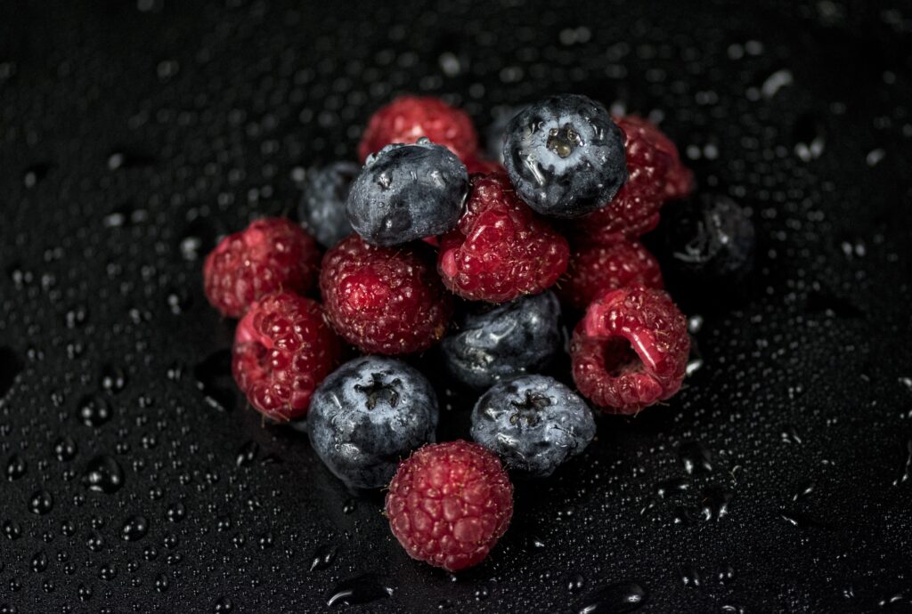 Vibrant Berry Wallpaper: Fresh Raspberries & Blueberries Close-Up