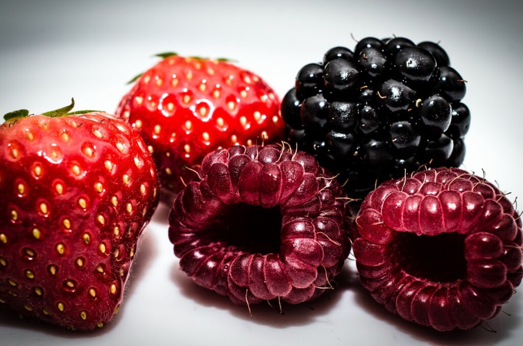 Vibrant Berry Wallpaper: Fresh Strawberries, Raspberries & Blackberries