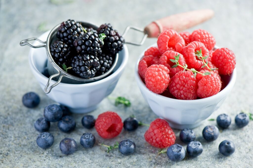 Vibrant Berry Wallpaper: Fresh Blackberries, Raspberries & Blueberries