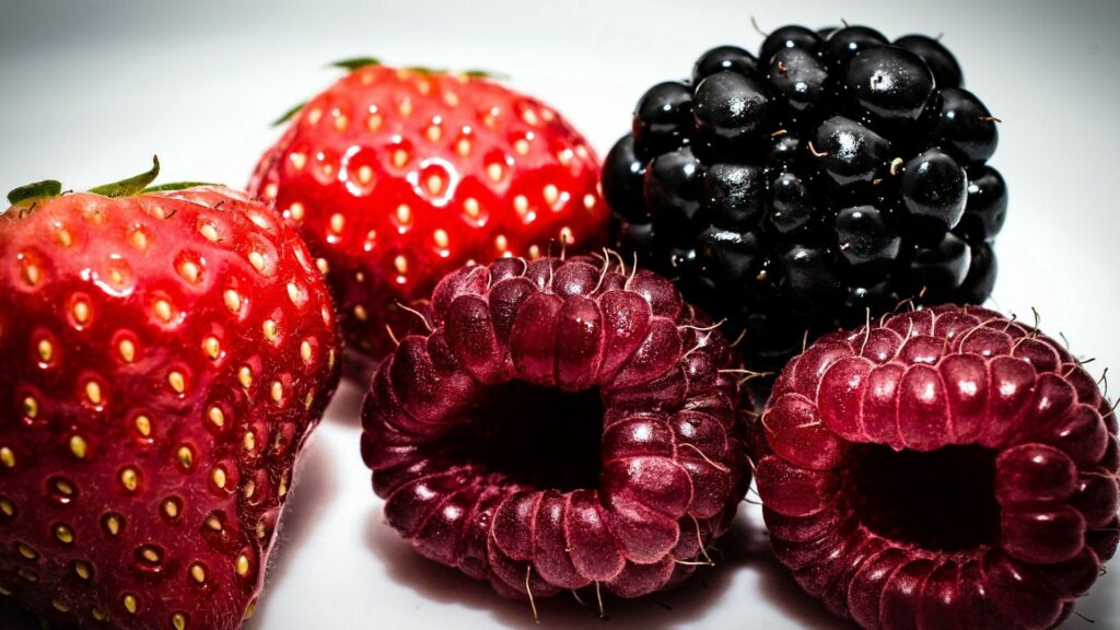 Vivid Berry Wallpaper: Fresh Strawberries, Blackberries & Raspberries