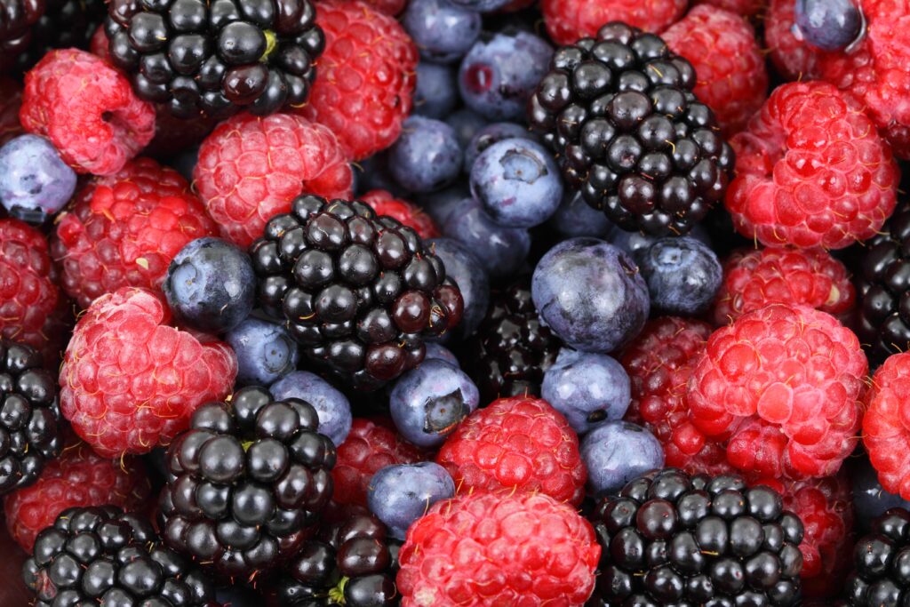 Vibrant Berry Wallpaper: Fresh Raspberries, Blackberries & Blueberries