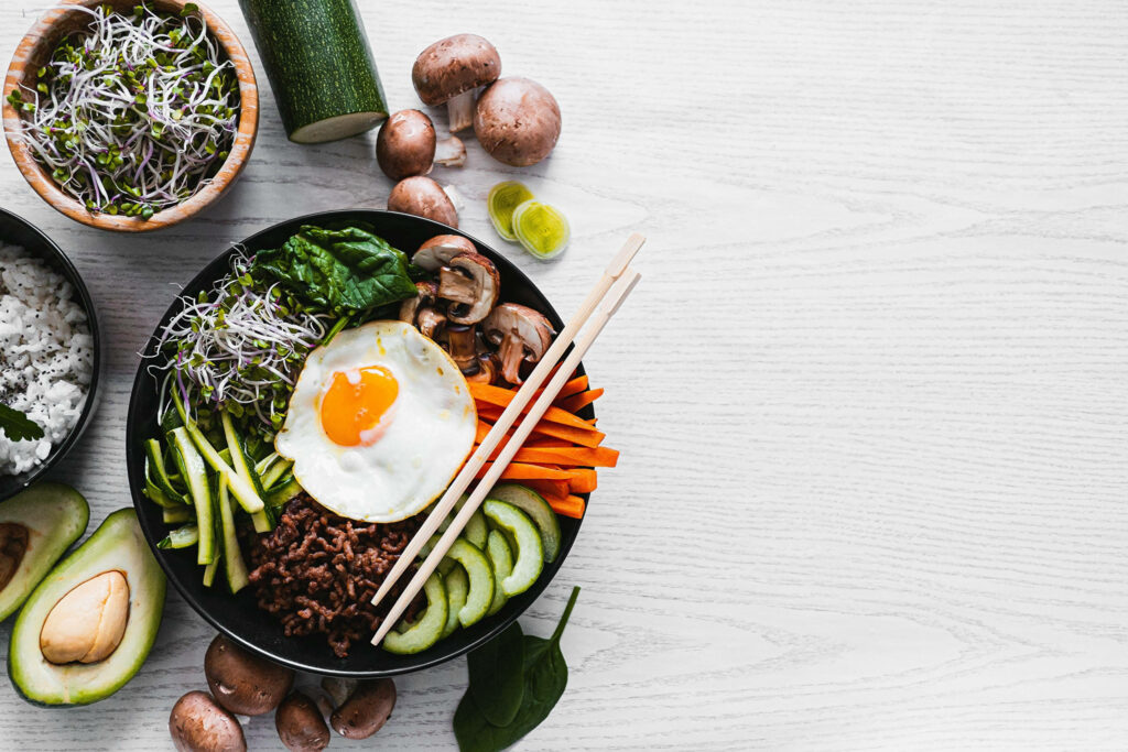 Vibrant Bibimbap Art: Fresh Ingredients on Sleek Wallpaper