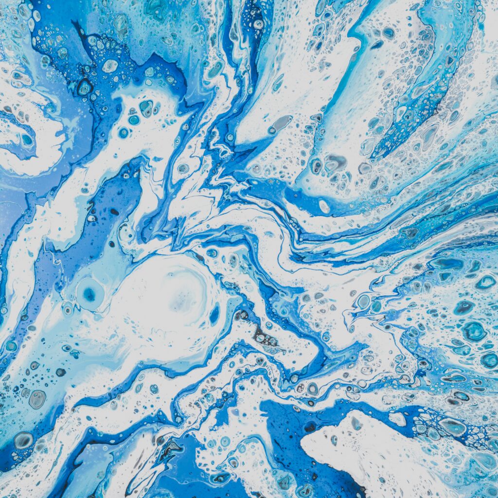 Vibrant Blue Abstract Wallpaper: Fluid Patterns for Modern Interiors