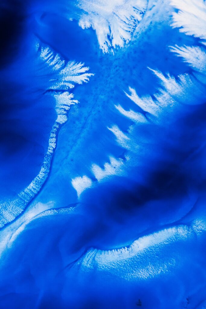 Vibrant Blue Abstract Wallpaper with Dynamic Paint Stain Design