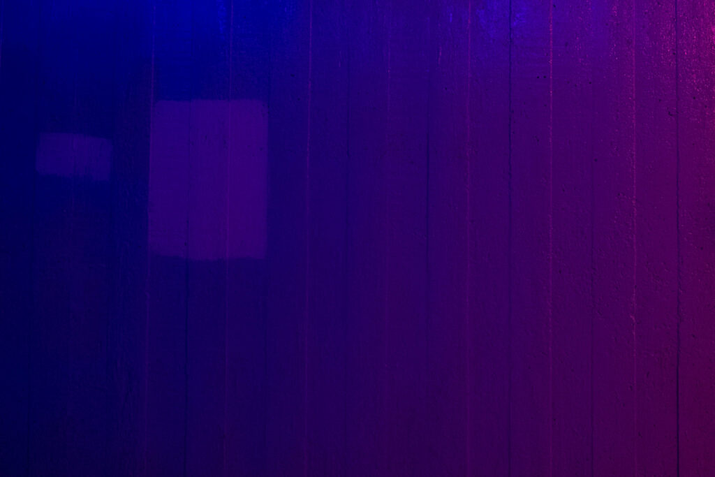 Vibrant Blue & Violet Textured Wallpaper: Modern Artistic Background