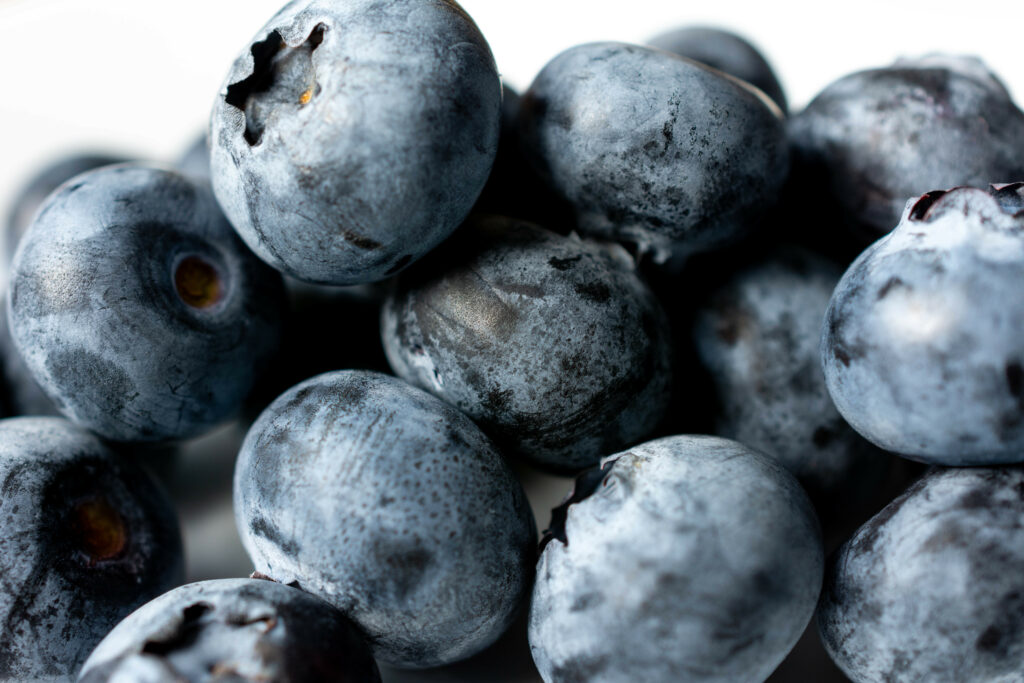 Vibrant Blueberry Close-Up: Macro Shot for Stunning Wallpaper