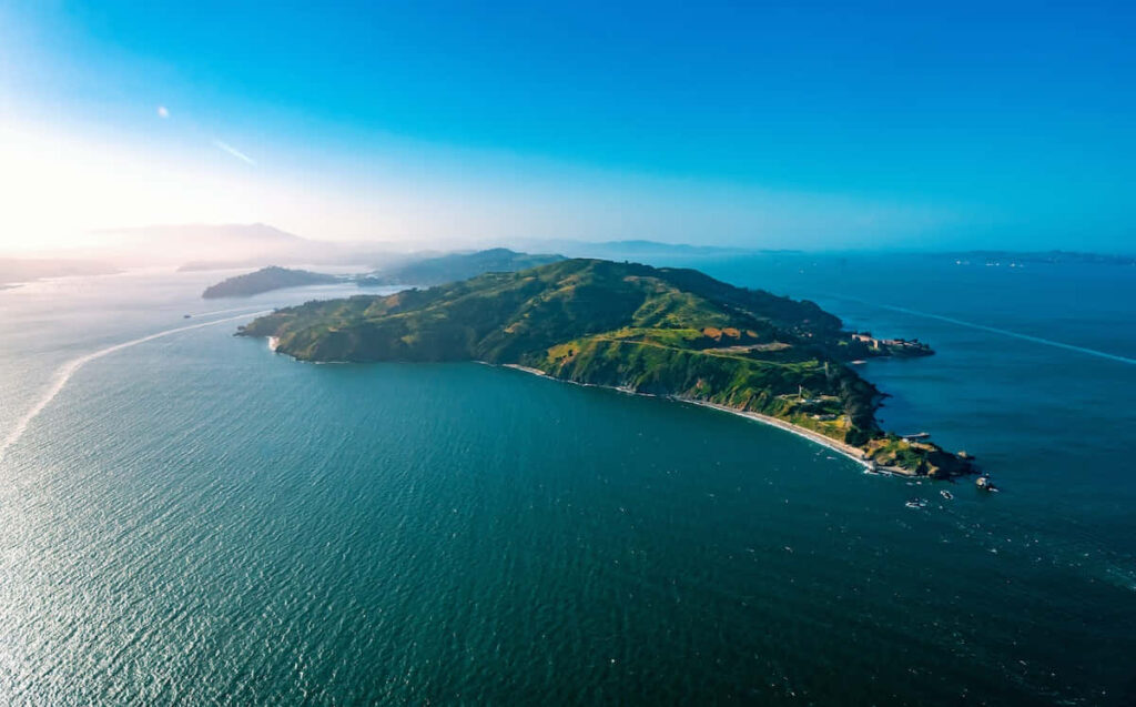 Vibrant California Island Wallpaper: Coastal Beauty & Serenity