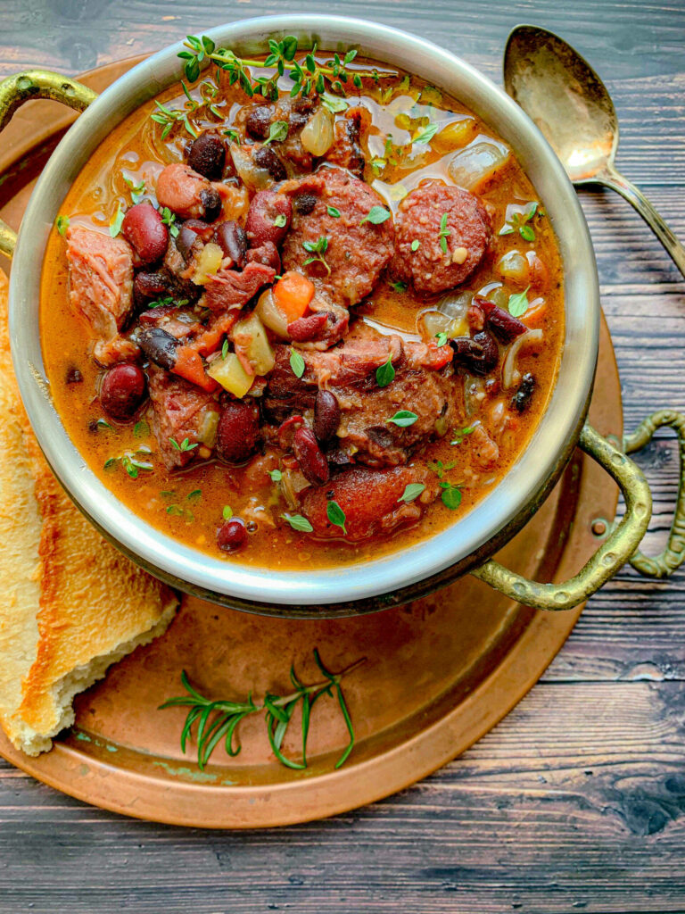 Vibrant Cassoulet Wallpaper: Hearty French Stew in Rustic Pot