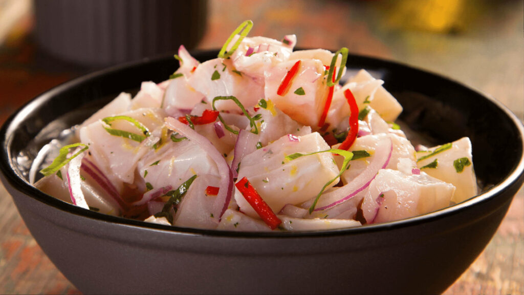 Vibrant Ceviche Wallpaper: Colorful Dish in Black Bowl & Fresh Garnish