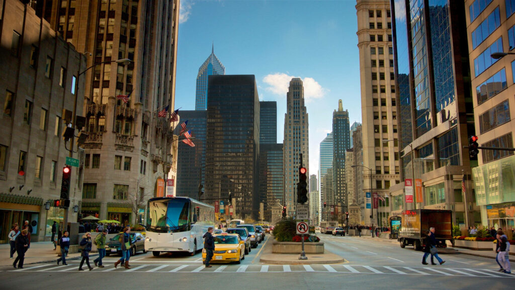 Vibrant Chicago Skyline Wallpaper: Daytime City Life & Iconic Skyscrapers