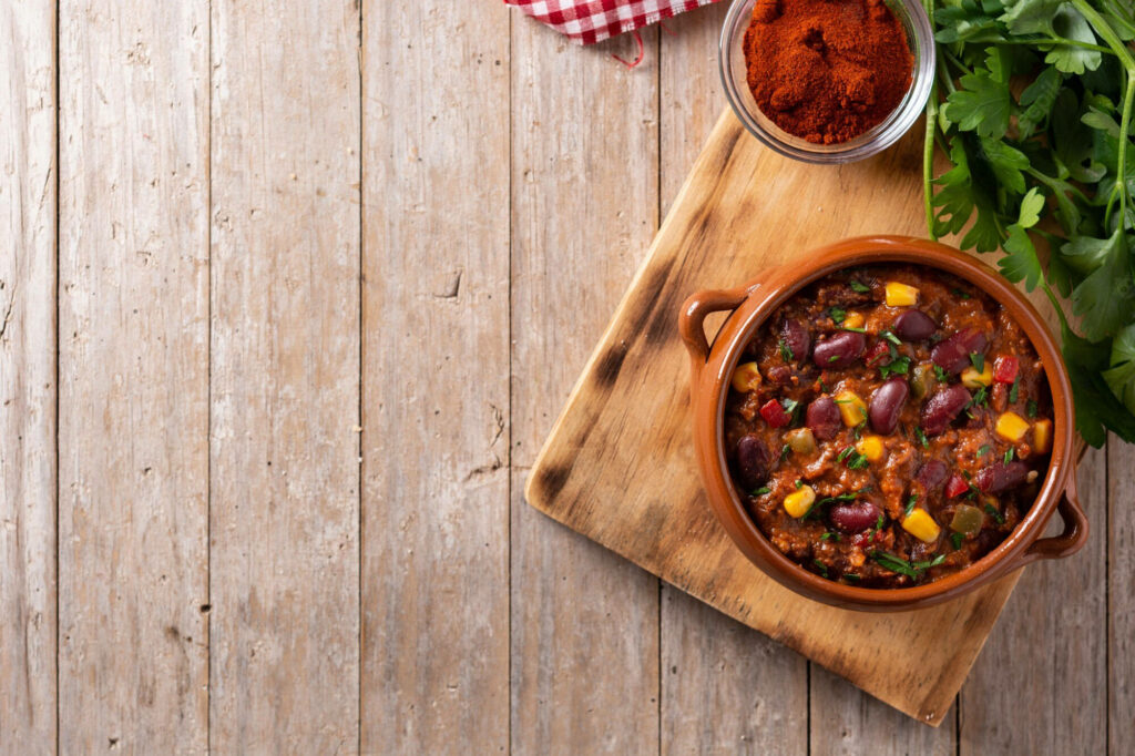 Vibrant Chili Con Carne Bowl: A Spicy Rustic Delight Wallpaper