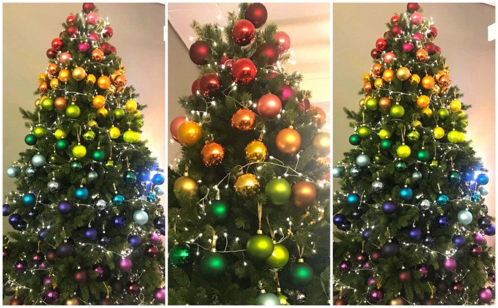 Festive Triptych Wallpaper: Vibrant Christmas Trees with Baubles