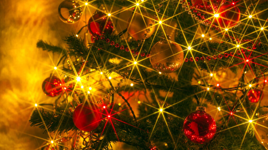 Festive Christmas Tree Wallpaper: Shiny Lights & Vibrant Ornaments