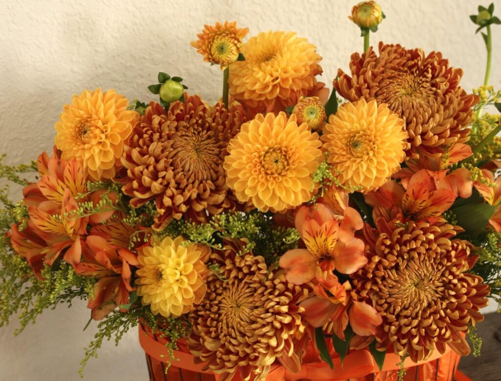 Vibrant Floral Wallpaper: Chrysanthemums & Alstroemeria in Colorful Hues